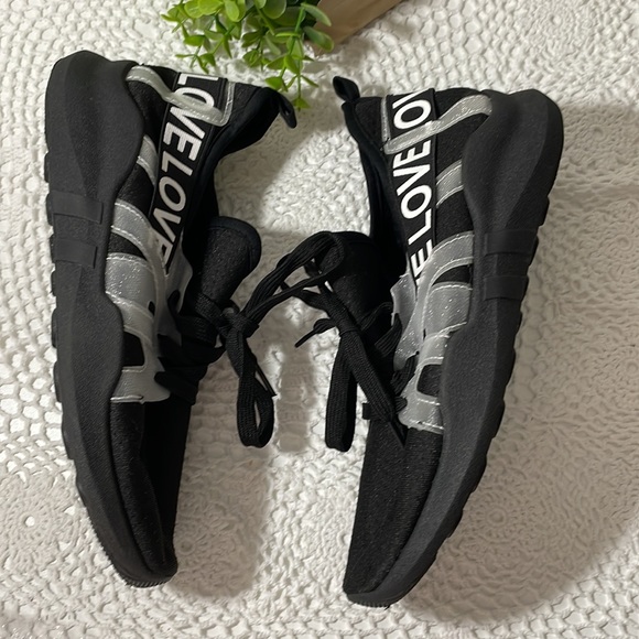 Ladies LOVE ❤️ walking shoe in ladies 8 US - Picture 4 of 8